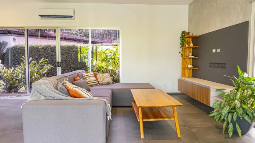 Elegant 3-Bedroom Home with Pool in Uvita’s Jardines del MoreteModern Office For Rent