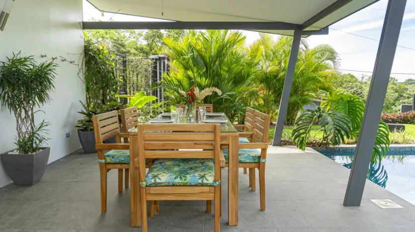 Elegant 3-Bedroom Home with Pool in Uvita’s Jardines del MoreteModern Office For Rent