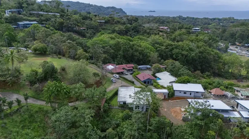 Elegant 3-Bedroom Home with Pool in Uvita’s Jardines del MoreteModern Office For Rent