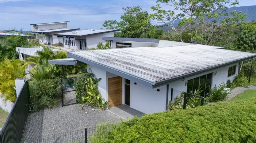 Elegant 3-Bedroom Home with Pool in Uvita’s Jardines del MoreteModern Office For Rent